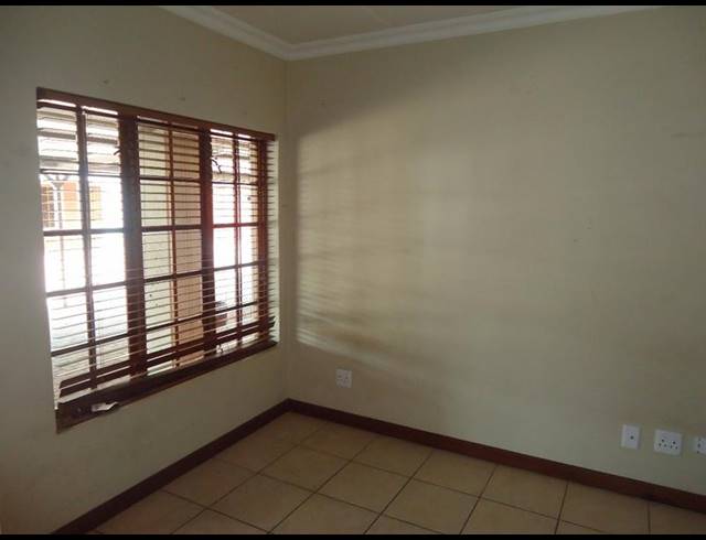 1 BEDROOM PROPERTY TO RENT IN DIE BULT